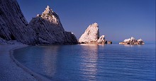 Le due Sorelle nude al tramonto